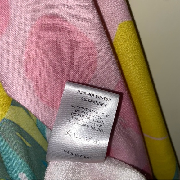 Acegolfs Women's 3X Colorful Abstract Pullover With Collar And Asymmetrical Zip - Picture 6 of 6